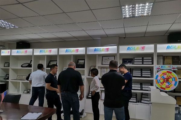 接待壹定发美国客户来造访我们！