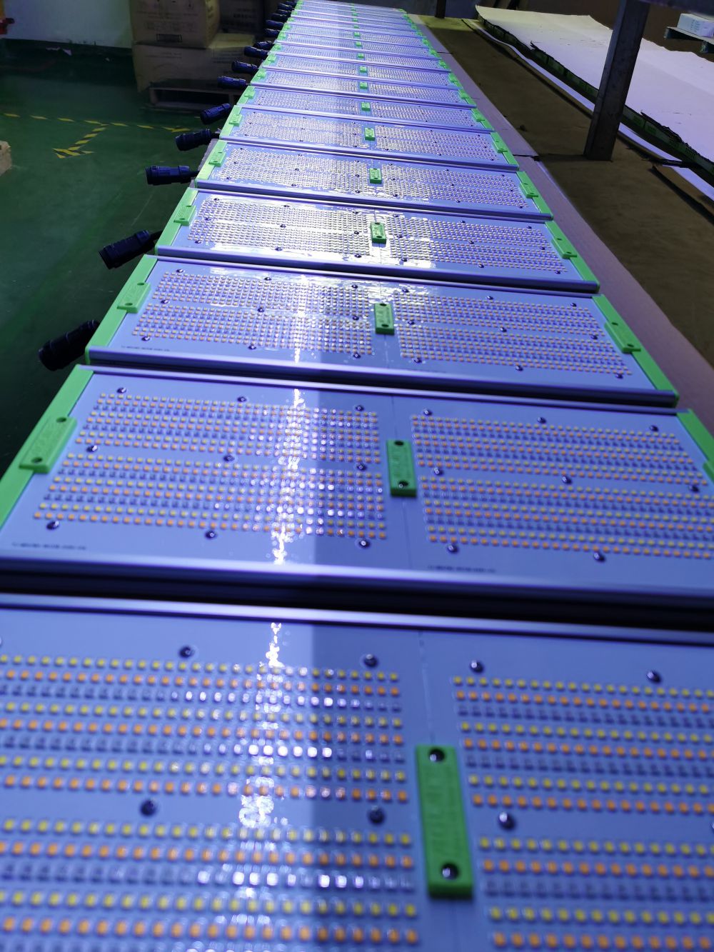 壹定发光电的ＳＭＤＬＥＤ用于公司自产的植物生长灯